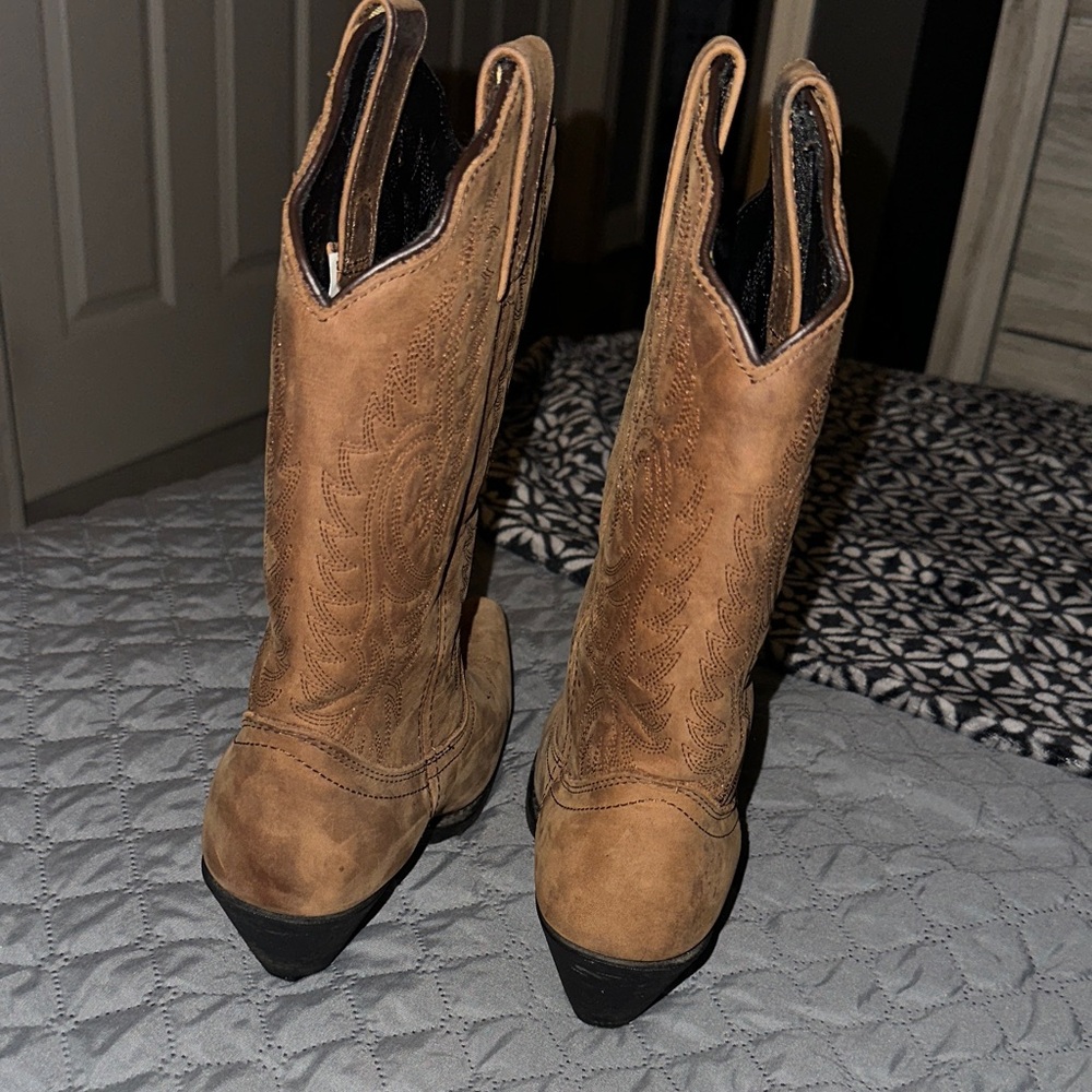 Women's Tan Leather/Manmade Western Heeled Boots - Picture 4 of 8